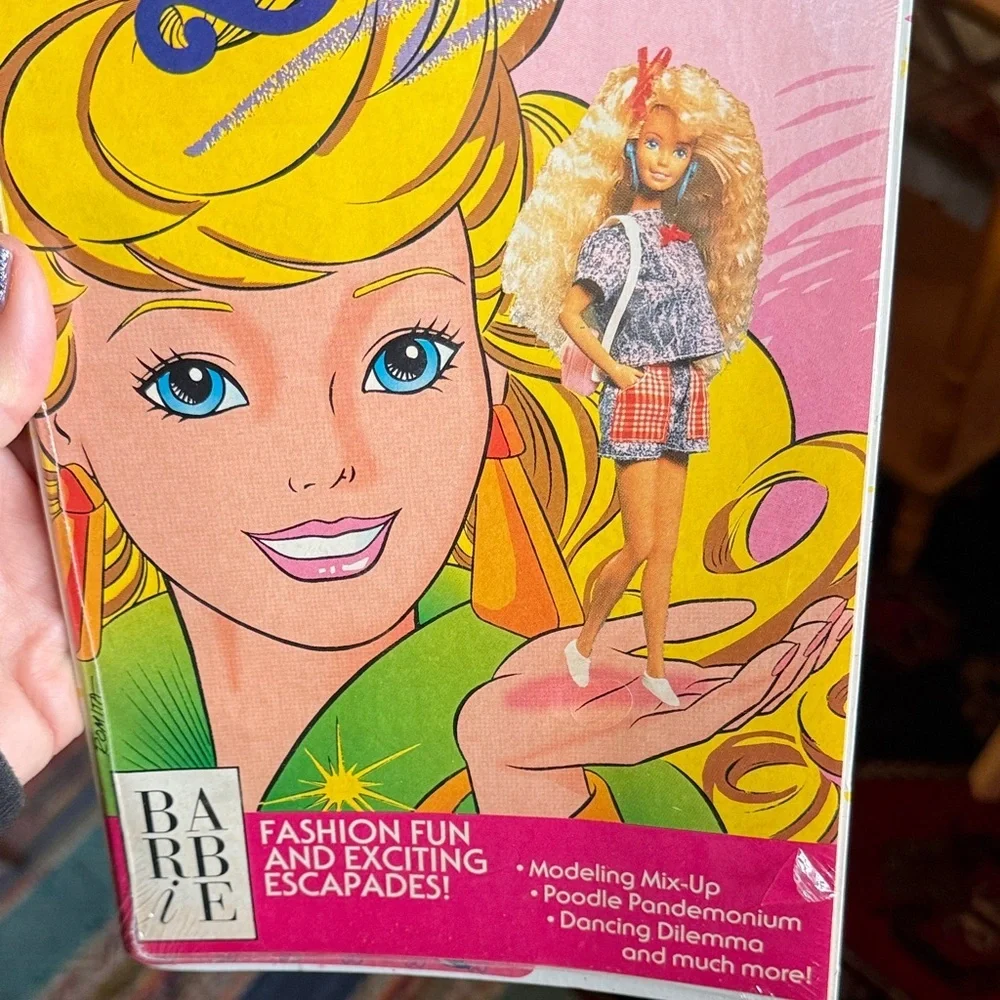 Vintage Barbie Fashion Comic Book with Pink and Yellow Cover - Picture 6 of 7